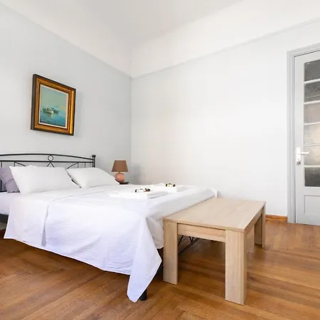 Apartment Aisopos Myths *